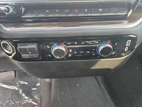 New 2026 GMC Sierra 1500 SLE image 16