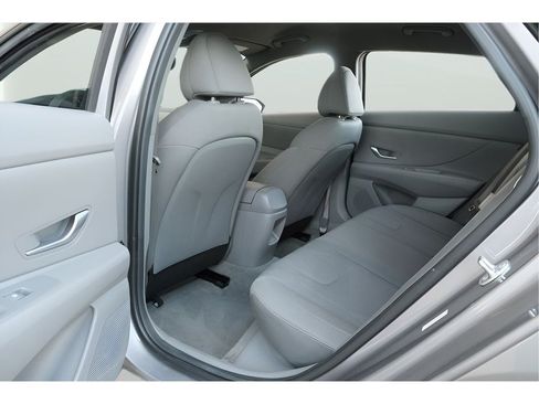 Used 2025 Hyundai Elantra SE FWD image 7