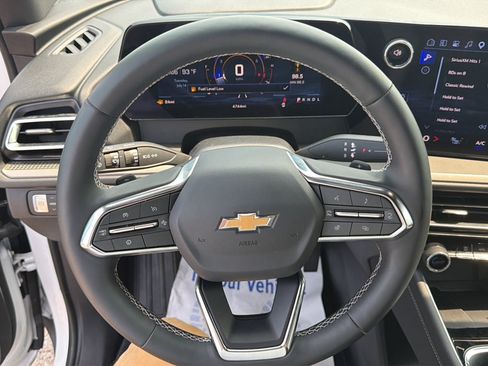 Used 2026 Chevrolet Traverse LT w/ Driver Confidence Package FWD image 9