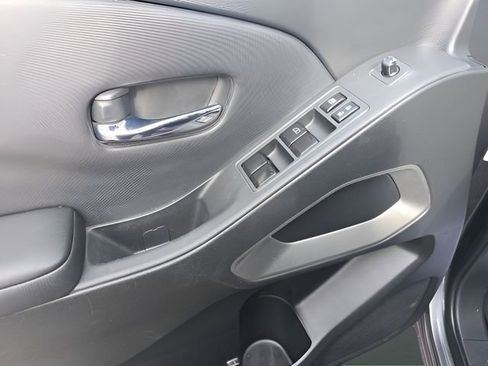 Used 2024 Nissan Frontier SV image 11