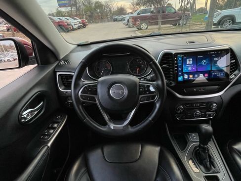 Used 2019 Jeep Cherokee Latitude Plus w/ Comfort/Convenience Group image 11