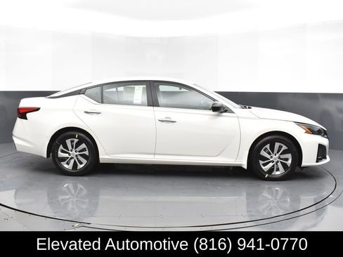 Used 2025 Nissan Altima 2.5 S image 4