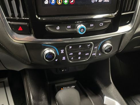 Used 2023 Chevrolet Traverse LT FWD image 10