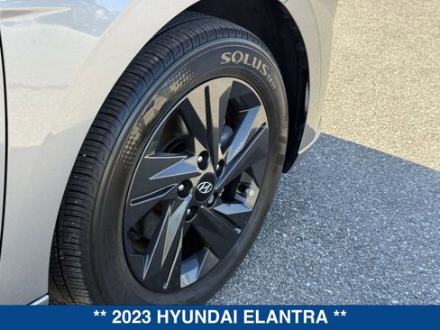 Used 2023 Hyundai Elantra SEL image 12