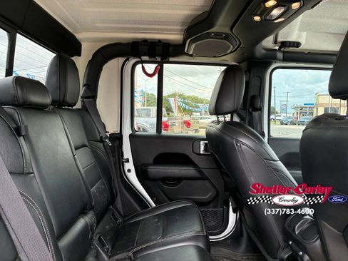 Used 2020 Jeep Gladiator Overland AWD/4WD image 11