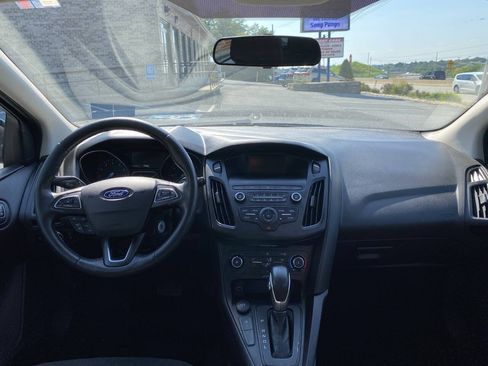 Used 2018 Ford Focus SE w/ Cold Weather Package FWD image 22