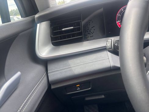 Used 2026 Volkswagen Tiguan SE AWD/4WD image 35