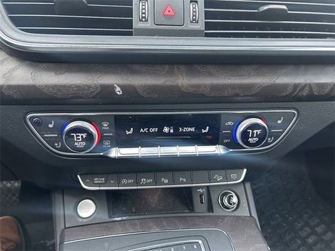 Used 2019 Audi Q5 Prestige w/ Prestige Package image 14