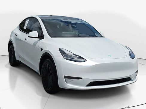 Used 2023 Tesla Model Y Long Range AWD/4WD image 2