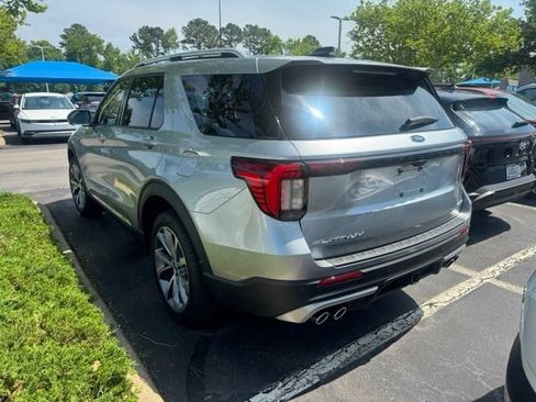 Used 2025 Ford Explorer Platinum w/ Ultimate Package AWD/4WD image 8
