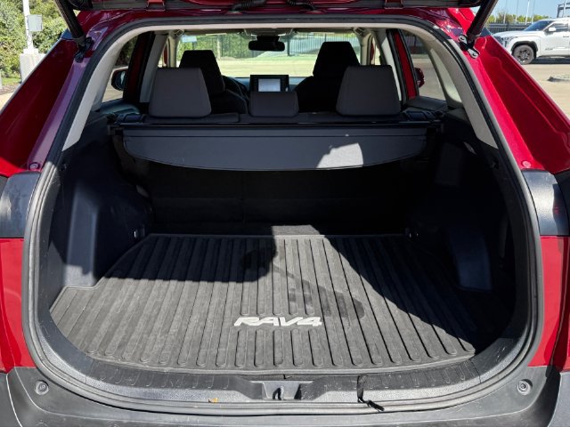 Used 2021 Toyota RAV4 XLE w/ Convenience Package AWD/4WD image 30