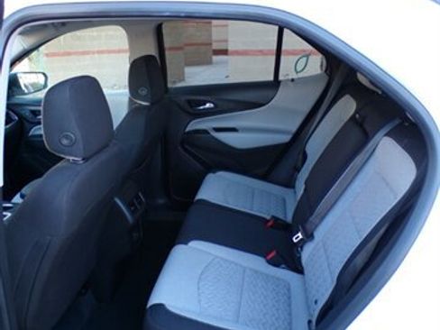 Used 2022 Chevrolet Equinox LS w/ LS Convenience Package image 21