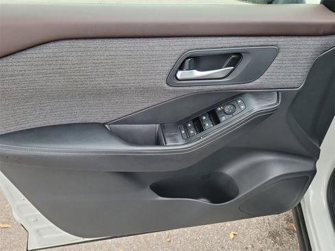 Certified 2021 Nissan Rogue SV image 15