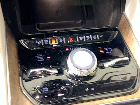 Used 2023 Jeep Grand Wagoneer Base image 24