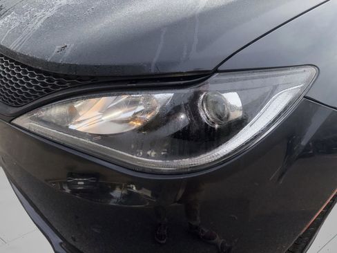 Used 2020 Chrysler Pacifica Touring-L image 31