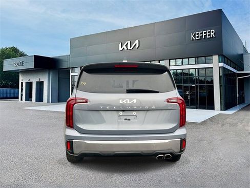 Certified 2025 Kia Telluride S image 7
