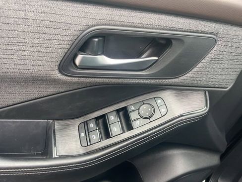 Used 2022 Nissan Rogue SV image 18