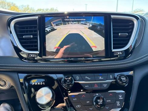 New 2026 Chrysler Pacifica Select image 19
