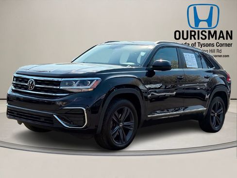 Used 2020 Volkswagen Atlas Cross Sport SE image 2