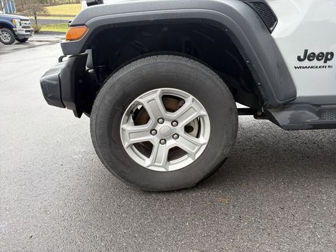 Used 2023 Jeep Wrangler Sport S image 11