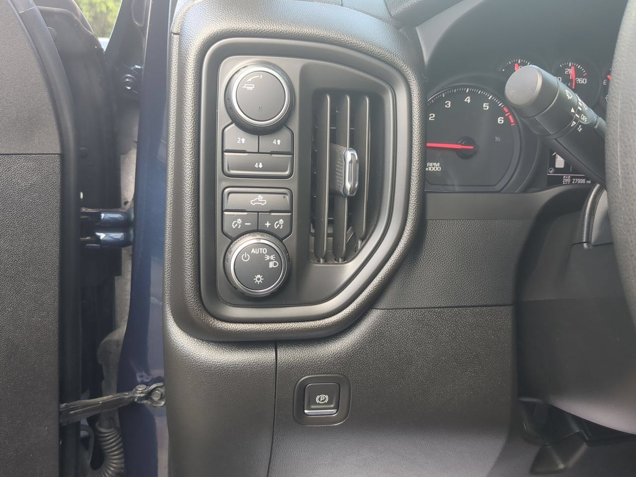 Used 2022 Chevrolet Silverado 2500 Custom w/ Custom Convenience Package AWD/4WD image 18