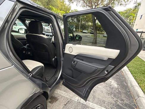 Used 2021 Land Rover Discovery S R-Dynamic image 38