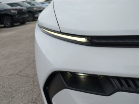 New 2026 Chevrolet Equinox EV LT image 10