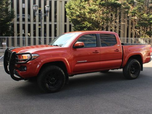 Used 2016 Toyota Tacoma SR5 w/ SR5 Appearance Package (SN) AWD/4WD image 12