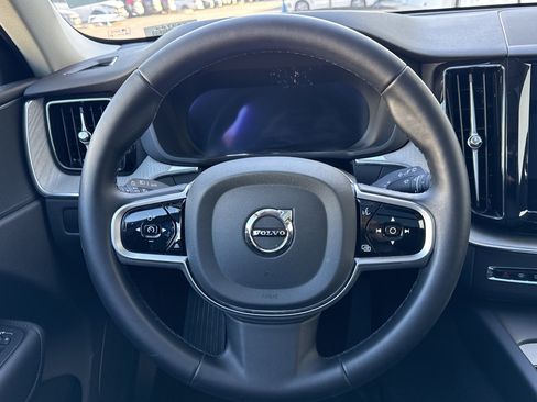 Used 2025 Volvo XC60 B5 Plus image 6