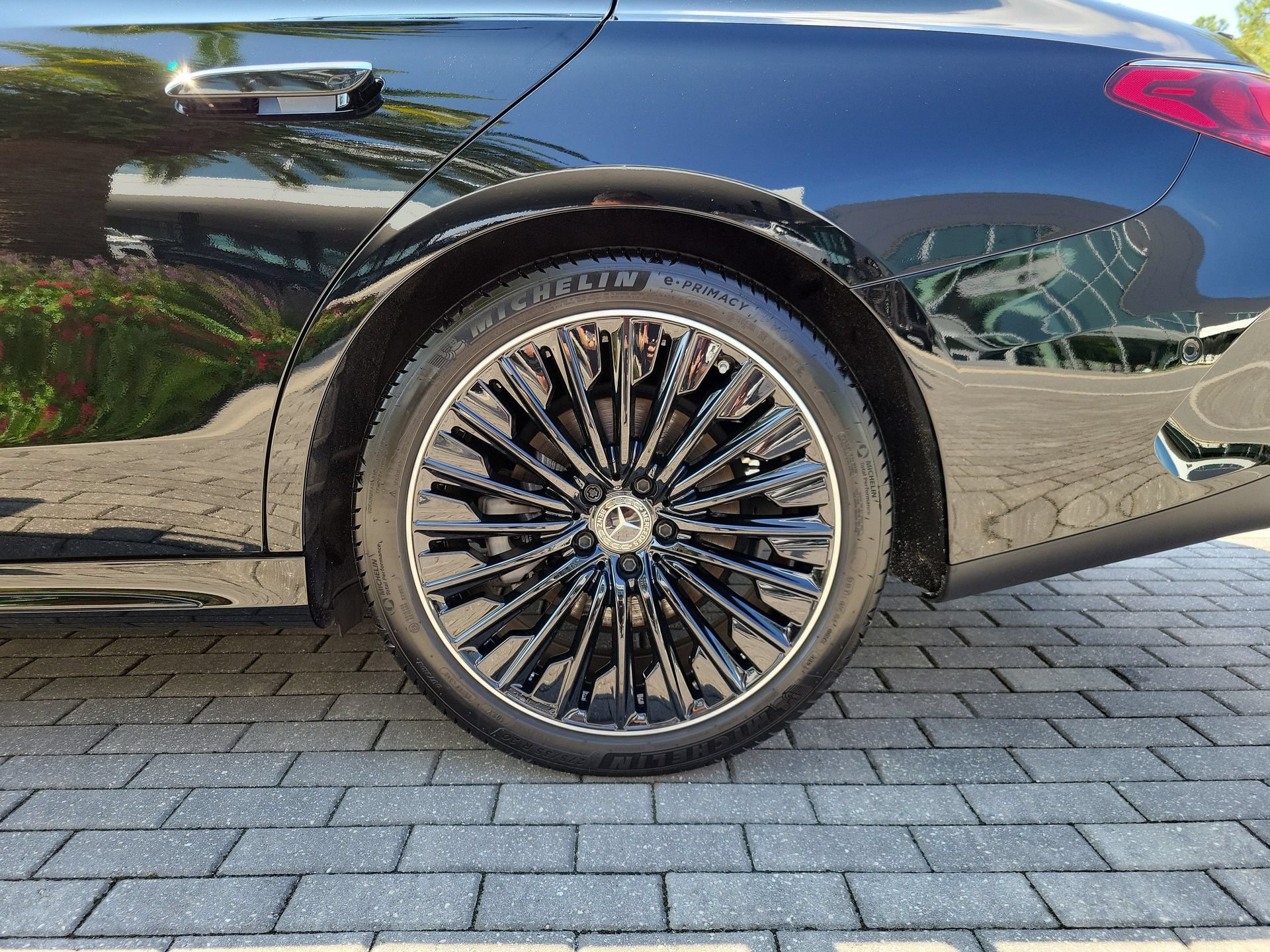 Used 2025 Mercedes-Benz E 350 4MATIC Sedan image 8