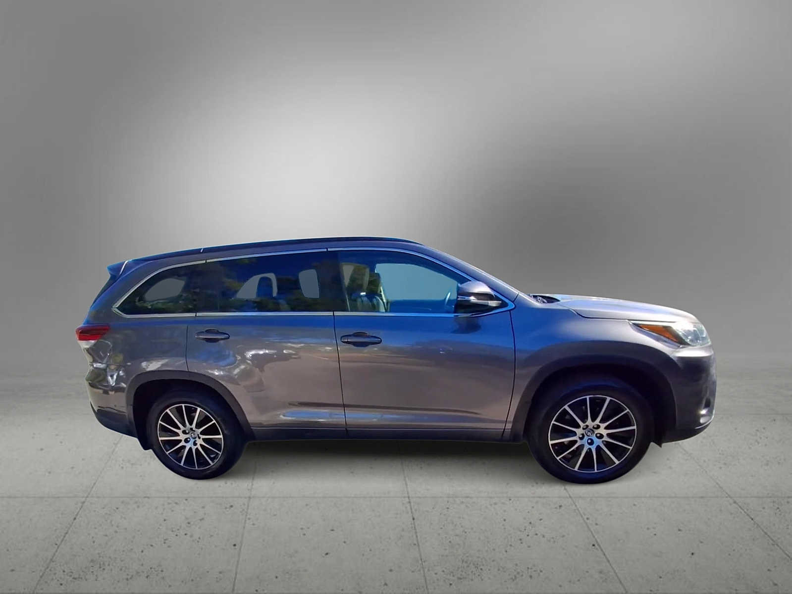 Used 2017 Toyota Highlander SE w/ Carpet Mat Package AWD/4WD image 9
