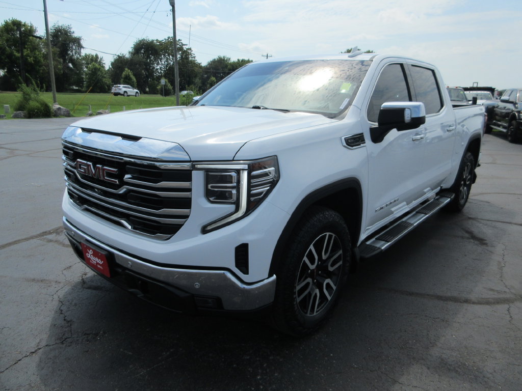 Used 2022 GMC Sierra 1500 SLT w/ SLT Premium Package AWD/4WD image 11