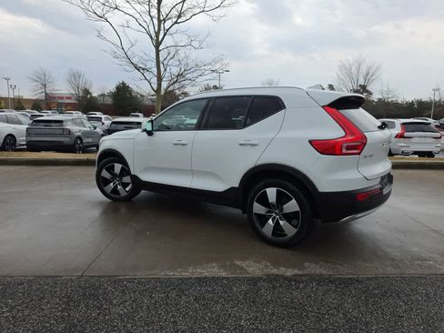 Used 2020 Volvo XC40 T5 Momentum w/ Protection Package Premier image 4