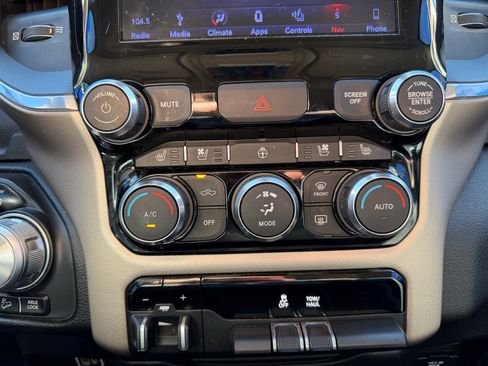 Used 2019 RAM 1500 Laramie w/ Off Road Group image 17