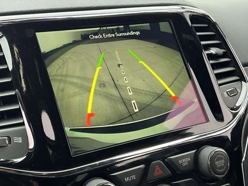 Used 2020 Jeep Grand Cherokee Limited w/ Luxury Group II image 26