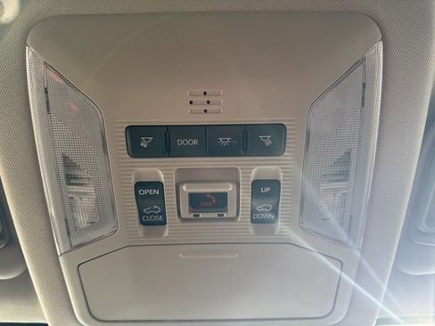 Used 2022 Toyota RAV4 XLE Premium image 23