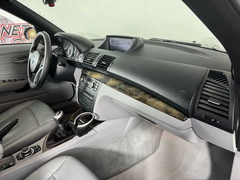 Used 2009 BMW 135i Convertible image 21