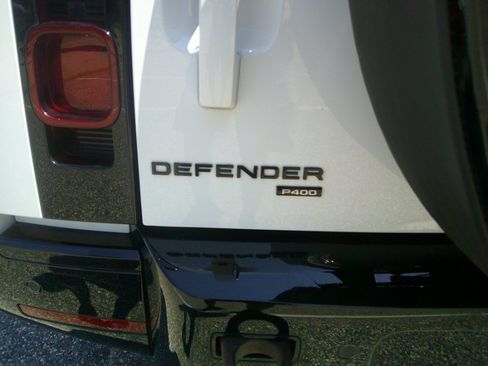 Used 2023 Land Rover Defender 130 X-Dynamic SE AWD/4WD image 19