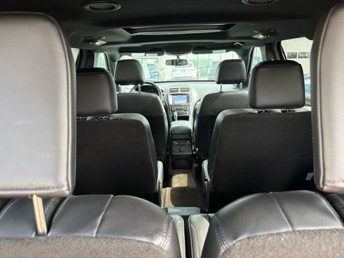 Used 2017 Ford Explorer XLT w/ Equipment Group 202A FWD image 9