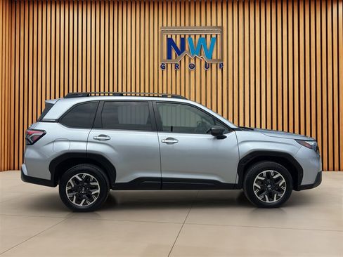 Used 2025 Subaru Forester Premium AWD/4WD image 21