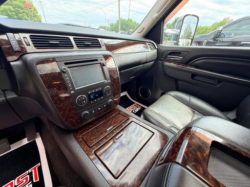 Used 2013 GMC Sierra 3500 Denali AWD/4WD image 27
