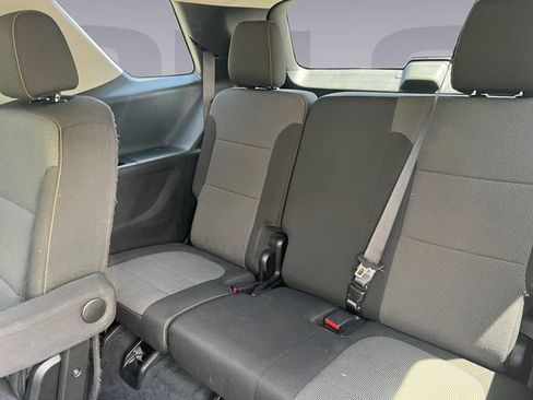 Certified 2021 Chevrolet Traverse LT FWD image 16