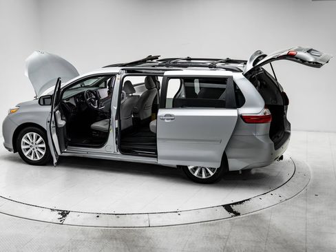 Used 2015 Toyota Sienna Limited Premium AWD/4WD image 40