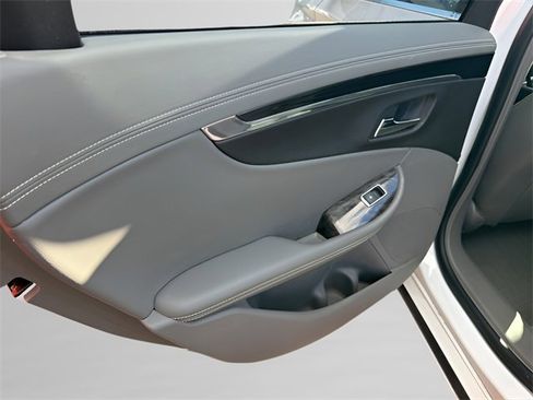 Used 2014 Chevrolet Impala LT image 8