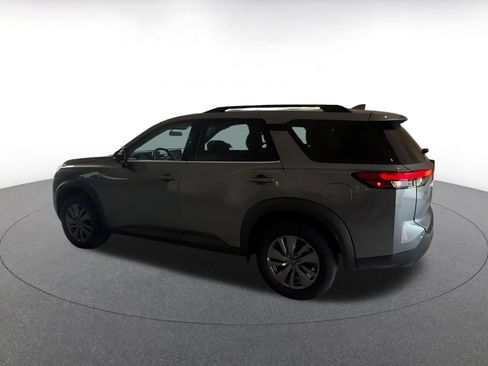 Used 2025 Nissan Pathfinder SV AWD/4WD image 10