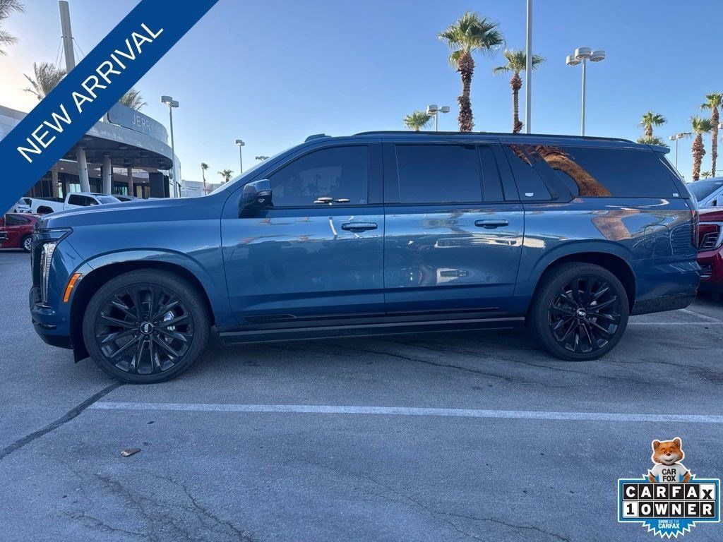 Used 2026 Cadillac Escalade ESV Platinum Sport w/ LPO, ONYX Package AWD/4WD image 2