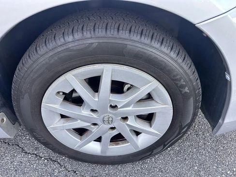 Used 2014 Toyota Prius V Five image 28