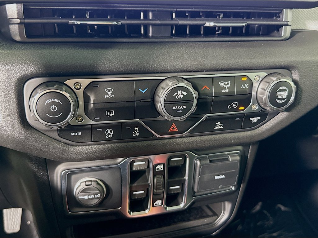 Used 2025 Jeep Wrangler Unlimited Sport AWD/4WD image 16