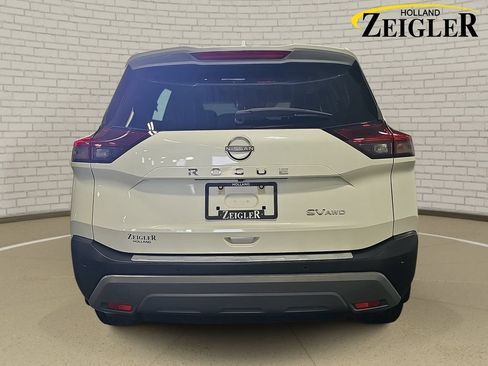 Certified 2023 Nissan Rogue SV w/ SV Premium B Package AWD/4WD image 6
