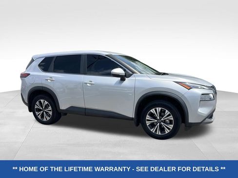 Used 2022 Nissan Rogue SV FWD image 2